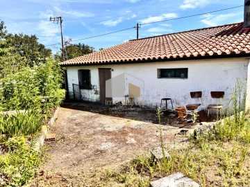 Moradia T2 para Venda em Cornes