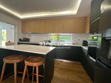 Moradia T5 para Venda em Charneca de Caparica e Sobreda