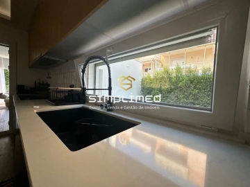 Moradia T5 para Venda em Charneca de Caparica e Sobreda