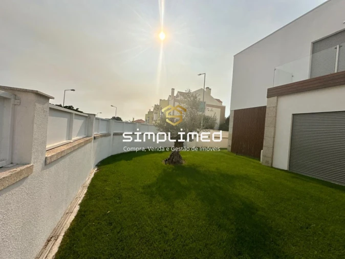 Moradia T5 para Venda em Charneca de Caparica e Sobreda Foto 44