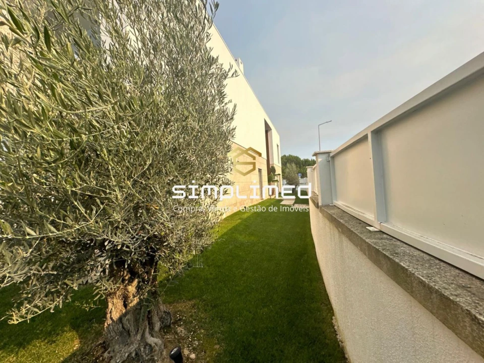 Moradia T5 para Venda em Charneca de Caparica e Sobreda Foto 46