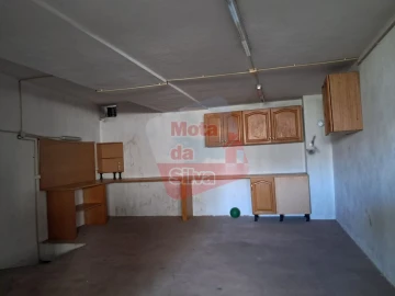 Garagem para Arrendamento em Laranjeiro e Feijó