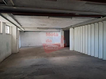 Garagem para Arrendamento em Laranjeiro e Feijó