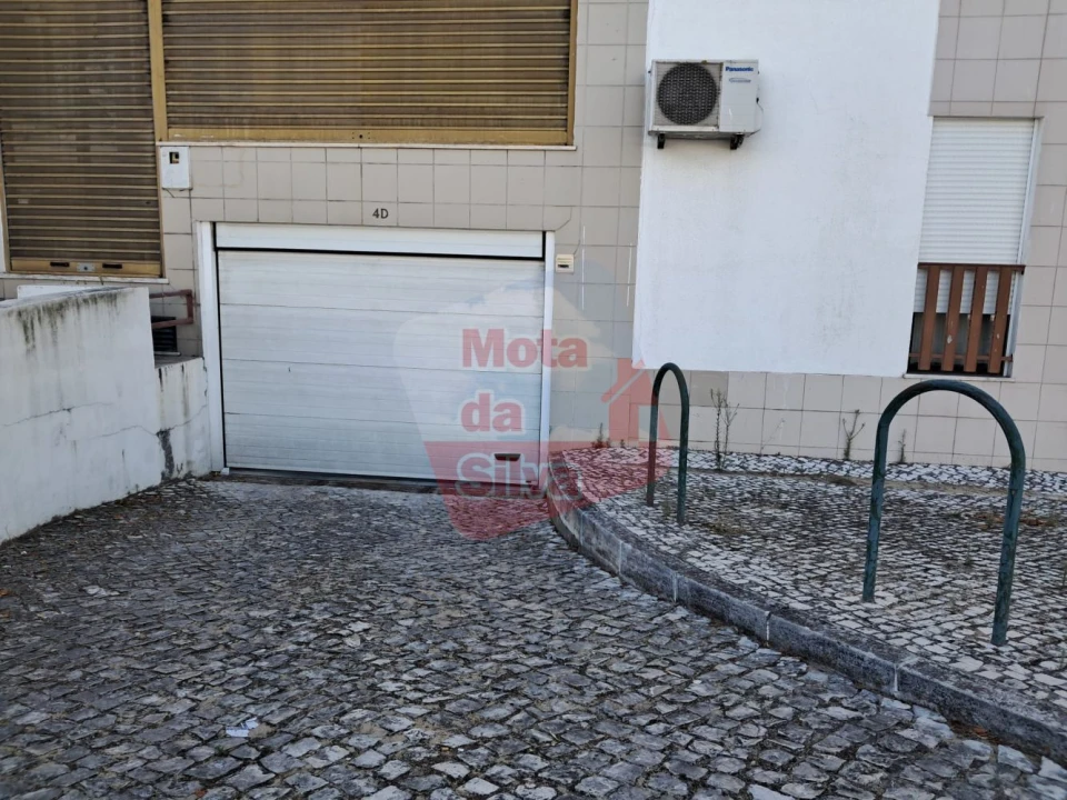 Garagem para Arrendamento em Laranjeiro e Feijó Foto 9