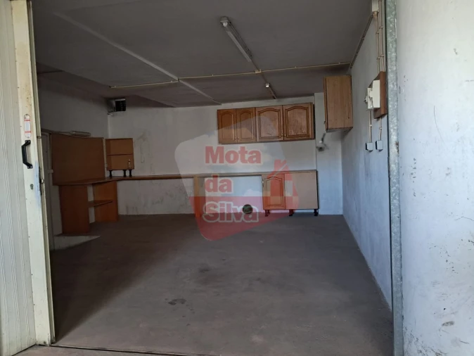 Garagem para Arrendamento em Laranjeiro e Feijó Foto 2