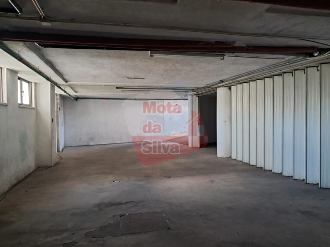 Garagem para Arrendamento em Laranjeiro e Feijó Foto 6