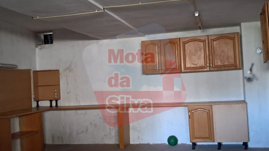 Garagem para Arrendamento em Laranjeiro e Feijó