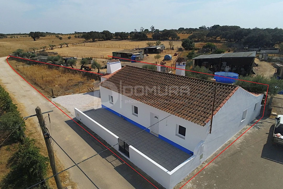Moradia T3 para Venda em Santiago Maior Foto 1