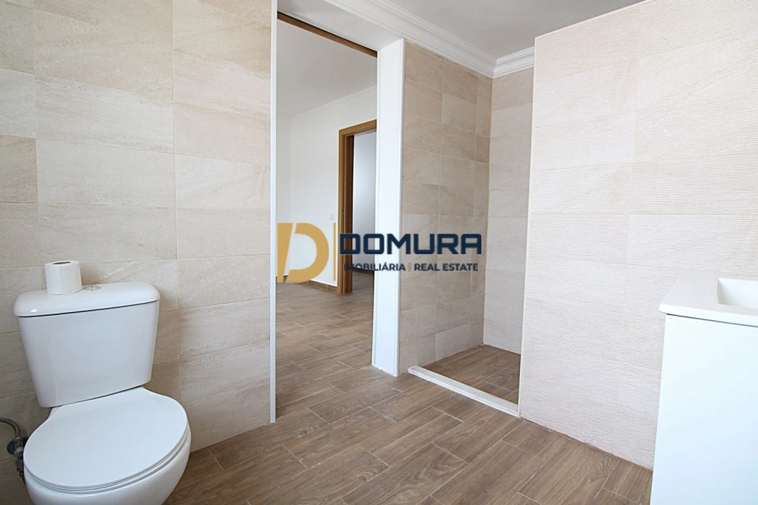 Moradia T3 para Venda em Santiago Maior Foto 22