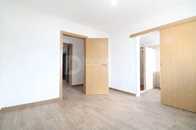 Moradia T3 para Venda em Santiago Maior