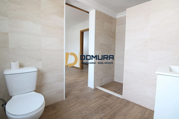 Moradia T3 para Venda em Santiago Maior Foto 22