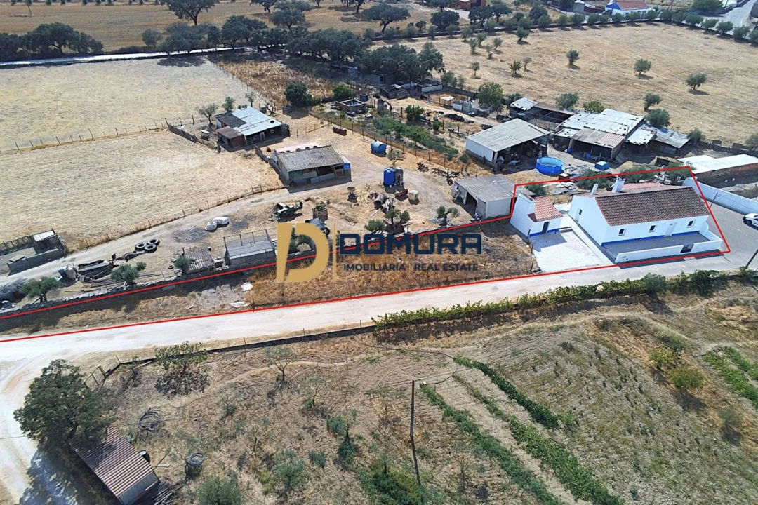 Moradia T3 para Venda em Santiago Maior Foto 2