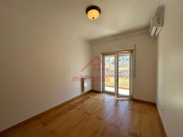 Moradia T3 para Arrendamento em Ericeira