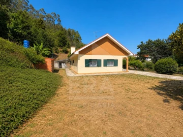 Moradia T2 para Venda em Outeiro