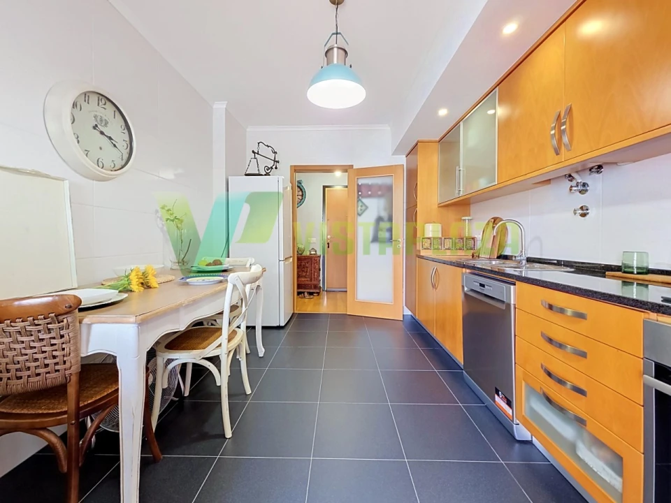 Apartamento T2 para Venda em Portimão Foto 7
