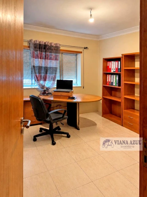 Moradia T4 para Venda em Darque