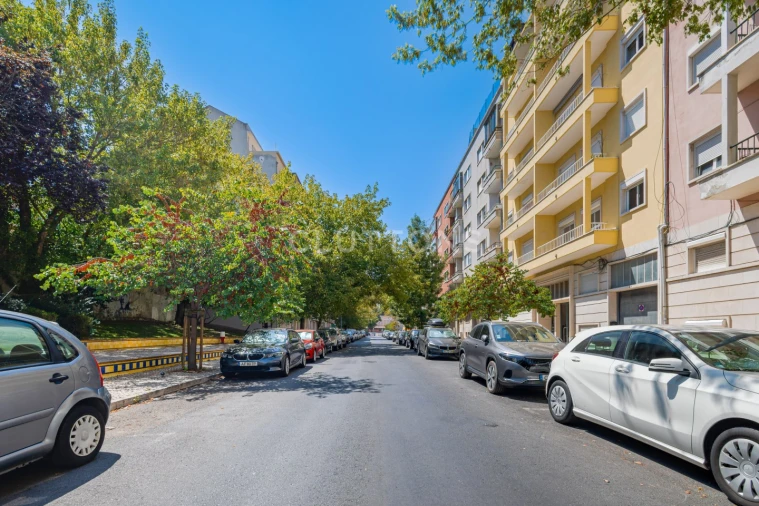 Apartamento T6 para Venda em Areeiro Foto 7
