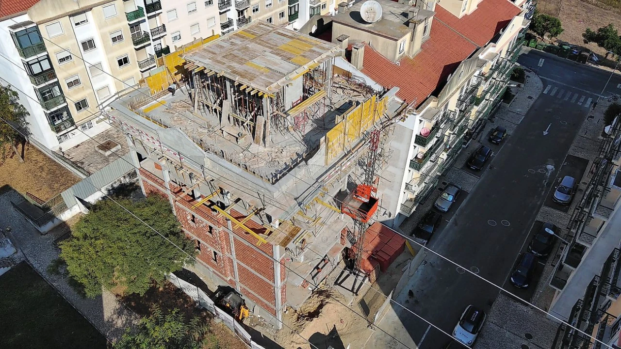 Apartamento T3 para Venda em Queluz e Belas Foto 3