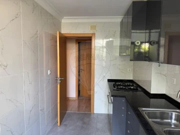 Apartamento T2 para Arrendamento em Benfica