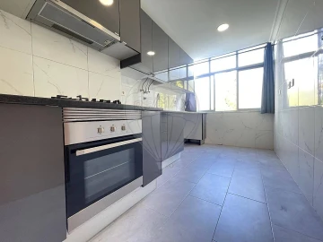 Apartamento T2 para Arrendamento em Benfica