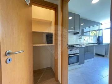 Apartamento T2 para Arrendamento em Benfica