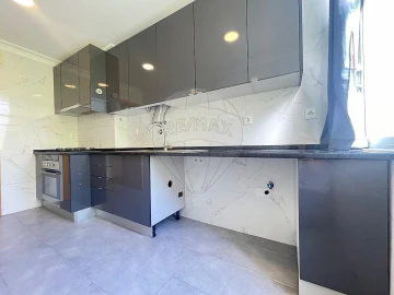 Apartamento T2 para Arrendamento em Benfica