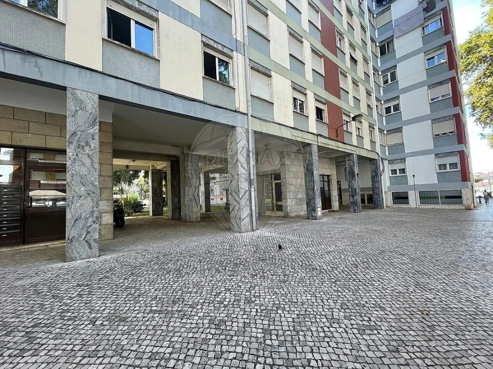 Apartamento T2 para Arrendamento em Benfica Foto 3