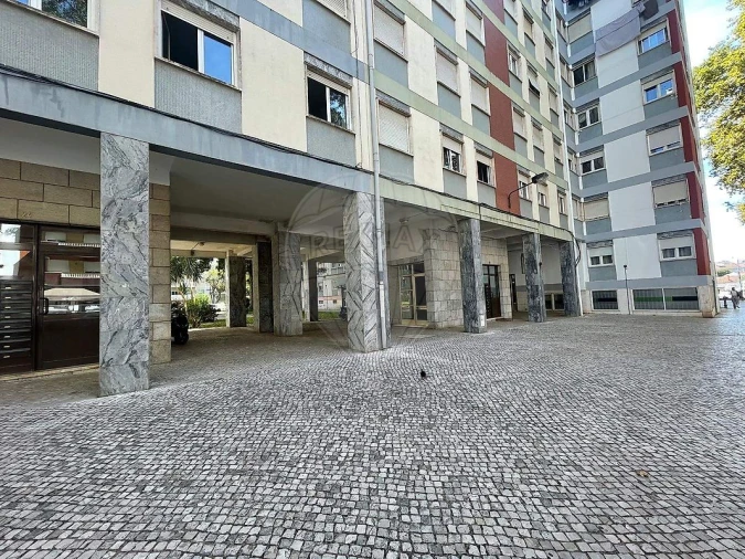 Apartamento T2 para Arrendamento em Benfica Foto 3
