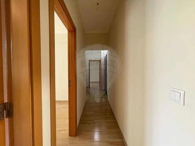 Apartamento T2 para Arrendamento em Benfica Foto 5