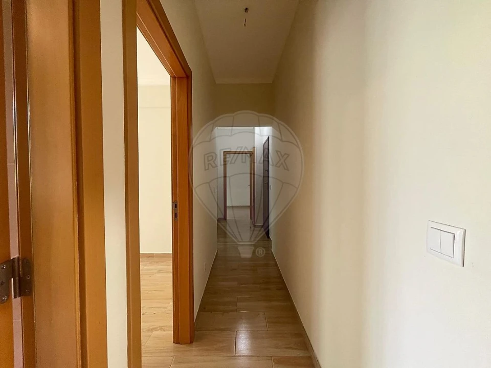 Apartamento T2 para Arrendamento em Benfica Foto 5