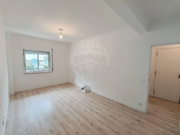Apartamento T2 para Venda em Massamá e Monte Abraão