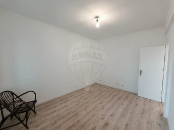 Apartamento T2 para Venda em Massamá e Monte Abraão