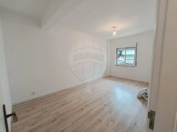 Apartamento T2 para Venda em Massamá e Monte Abraão