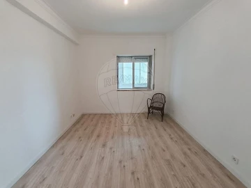 Apartamento T2 para Venda em Massamá e Monte Abraão