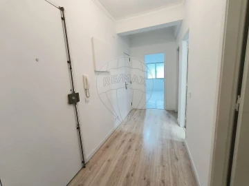 Apartamento T2 para Venda em Massamá e Monte Abraão