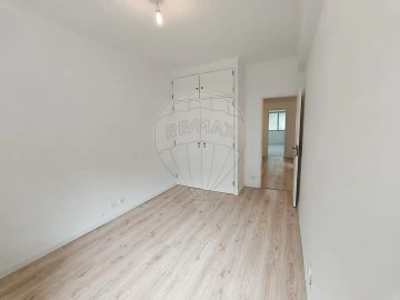 Apartamento T2 para Venda em Massamá e Monte Abraão