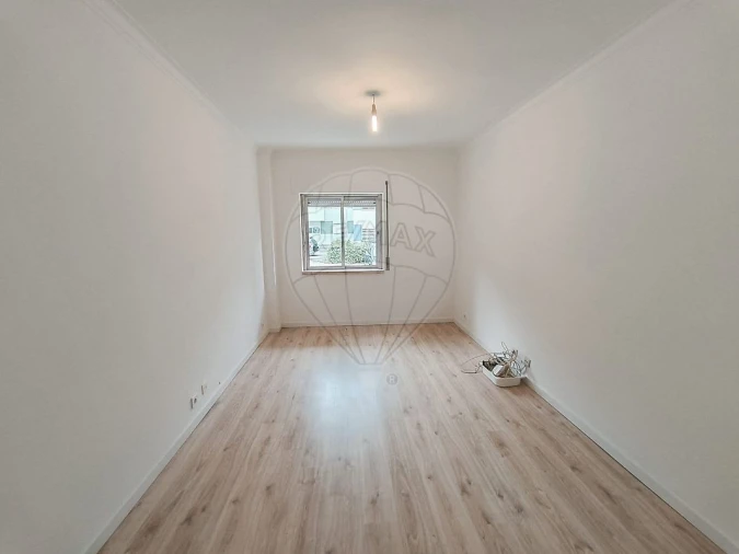 Apartamento T2 para Venda em Massamá e Monte Abraão Foto 3
