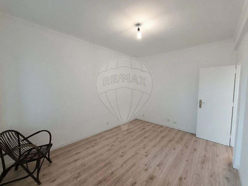 Apartamento T2 para Venda em Massamá e Monte Abraão Foto 18