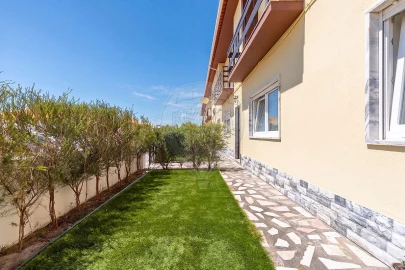 Apartamento T2 para Venda em A dos Cunhados e Maceira