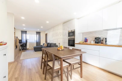 Apartamento T2 para Venda em A dos Cunhados e Maceira