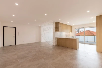 Apartamento T3 para Venda em Santa Maria, São Pedro e Matacães