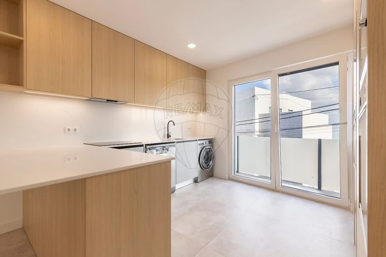 Apartamento T2 para Venda em Santa Maria, São Pedro e Matacães Foto 17