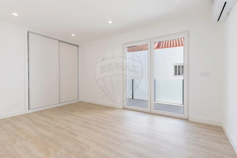 Apartamento T2 para Venda em Santa Maria, São Pedro e Matacães Foto 11