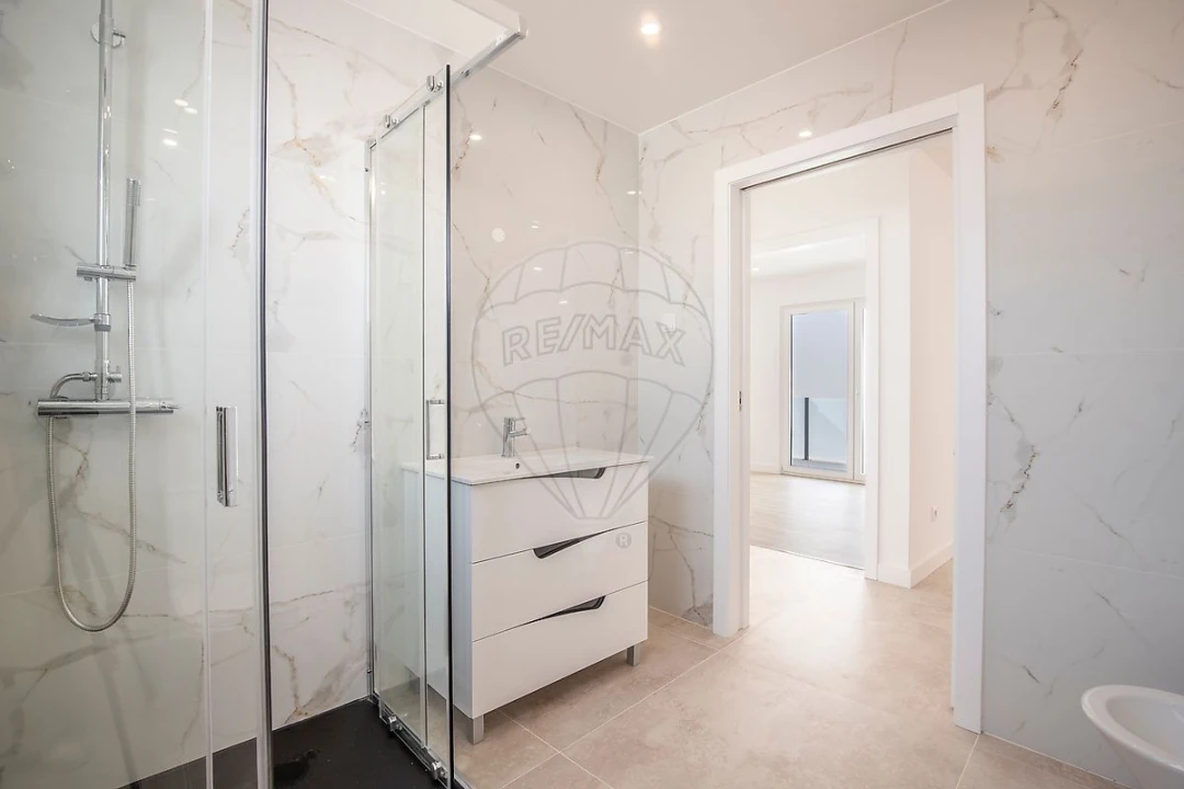 Apartamento T2 para Venda em Santa Maria, São Pedro e Matacães Foto 5