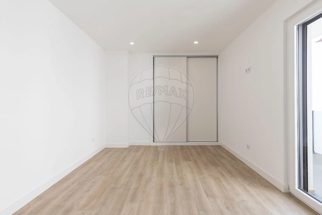Apartamento T2 para Venda em Santa Maria, São Pedro e Matacães Foto 1