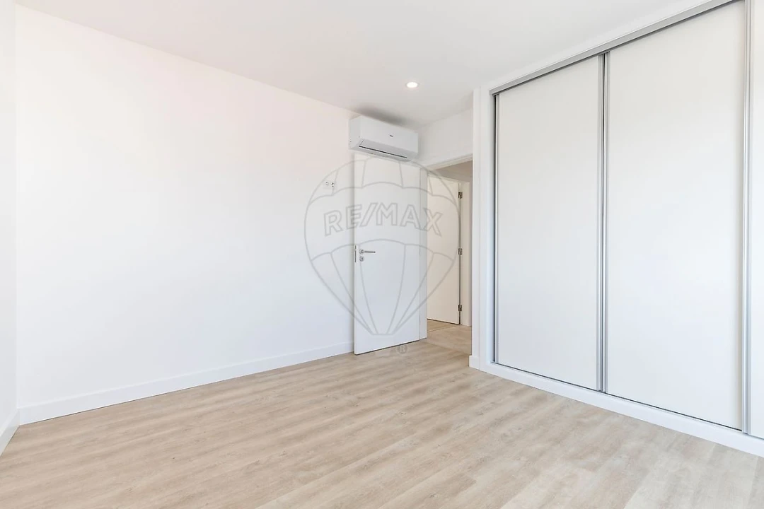 Apartamento T2 para Venda em Santa Maria, São Pedro e Matacães Foto 12
