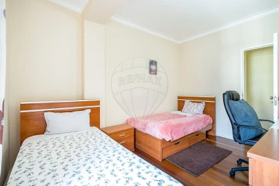 Apartamento T3 para Venda em Massamá e Monte Abraão
