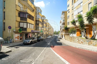 Apartamento T3 para Venda em Massamá e Monte Abraão