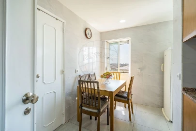 Apartamento T3 para Venda em Massamá e Monte Abraão