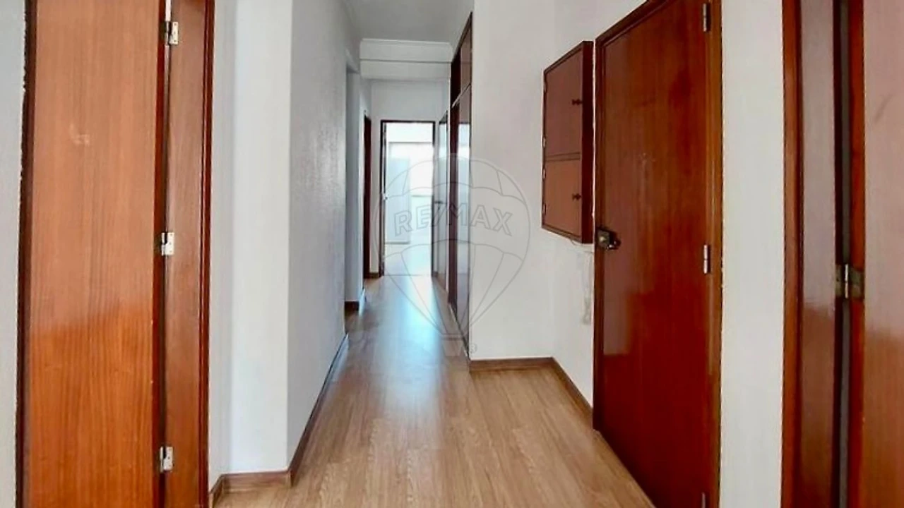 Apartamento T3 para Venda em Algueirão-Mem Martins Foto 2